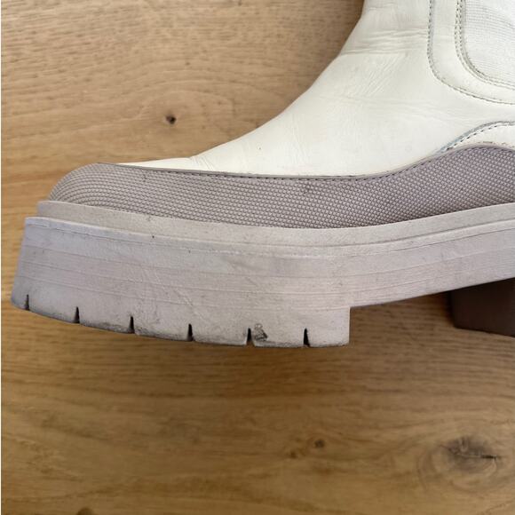 Sam Edelman - Lulia Chelsea Boots in Cream & Gray - Picture 4 of 9